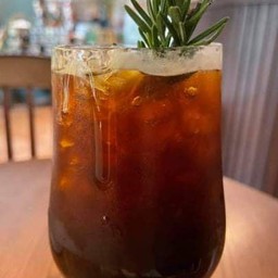 อเมริกาโน่เย็นใส่น้ำผึ้ง