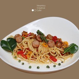 Spaghetti Spicy Stir-Fried Japanese Sausage สปาเก็ตตี้ขี้เมาไส้กรอกญี่ปุ่น