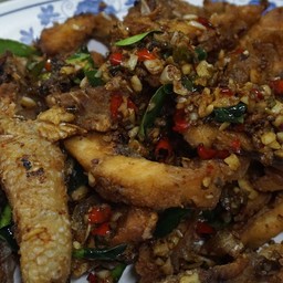 ปลาทับทิมคั่วพริกเกลือ