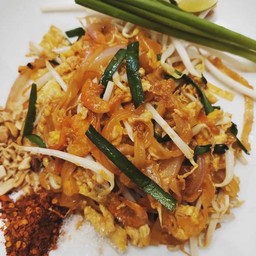 ผัดไทยใส่ไข่