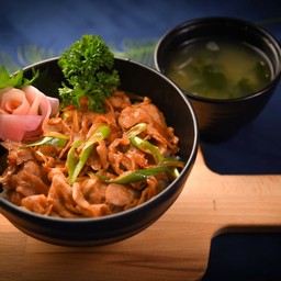 ข้าวหน้าเนื้อยากินิกุ+มิโซะซุป