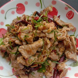 หมูผัดมะกูด ราด ข้าว