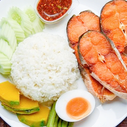 ข้าวหน้าปลาสวายทอด
