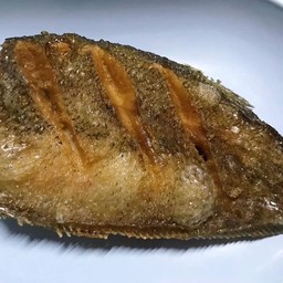 ปลาสลิดทอด (จอมพลซื่อซื่อ)