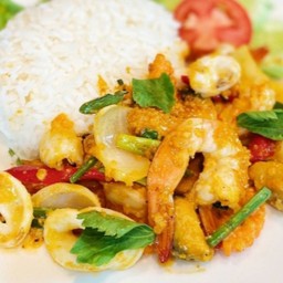 ข้าวทะเลผัดไข่เค็ม