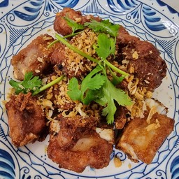 ซี่โครงหมูทอดกระเทียม