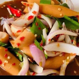 ยำไส้กรอกหนังกรอบ