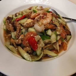ป้าทองม้วนส้มตำขนมจีนน้ำยา