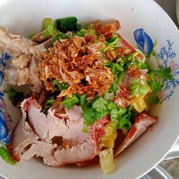 ก๋วยเตี๋ยวหมูแดงต้มยำ