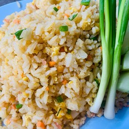 ข้าวผัดต้มยำแหนม