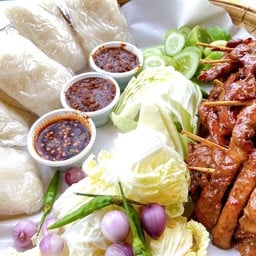 Set ฟินฟิน หมูปลาร้า 8ไม้ +ข้าวเหนียว 3 ห่อ
