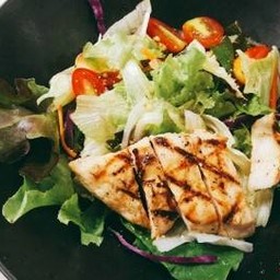 สลัดอกไก่ย่าง