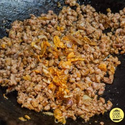 หมูสับกระเทียมกับข้าว