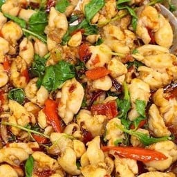 กระเพราไก่ (กับข้าว)