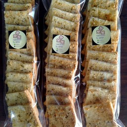 ขนมปังอบกรอบเนยกระเทียมพลาสรีย์