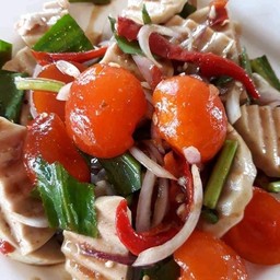 ยำหมูยอไข่แดง