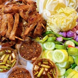 Set A หมูปลาร้า  9 ไม้ +ข้าวเหนียว 2ห่อ