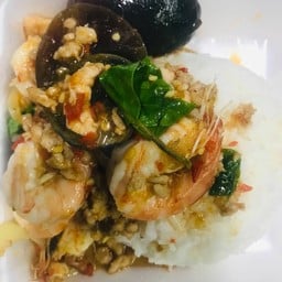 ข้าวกะเพราหมูกุ้งไข่เยี่ยวม้า