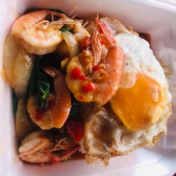 ข้าวกะเพรากุ้งกะไข่ดาว พิเศษ!