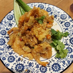 ชุดข้าวผัดกระเทียมกุ้งกรอบคั่วพริกเกลือ
