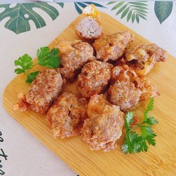 หมูก้อนทอดทรงเครื่อง 1 ขีด