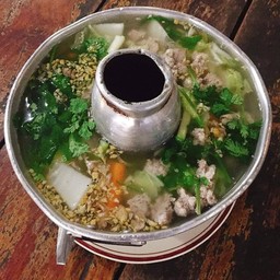 แกงจืดเต้าหู้หมูสับสาหร่าย