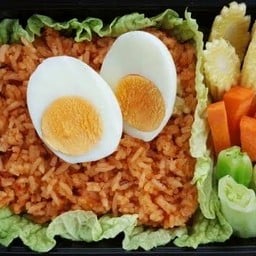 ข้าวผัดน้ำพริกตาแดงไข่ต้ม