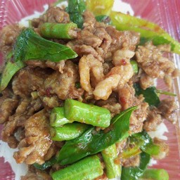 ผัดพริกแกงเนื้อ