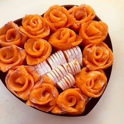 เค้กดอกกุหลาบท้องแซลมอน