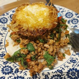 ข้าวกระเพราหมูสับ ไข่ดาว