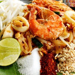 เฮียกล้าผัดไทยหอยทอด -
