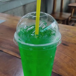 แฟนต้าน้ำเขียวใส่น้ำแข็ง