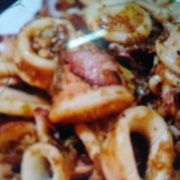 ปลาหมึกทอดกระเทียม(ราดข้าว)