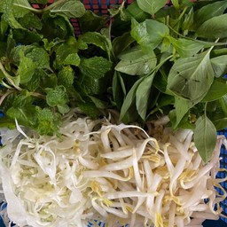 ผักกินกับขนมจีน