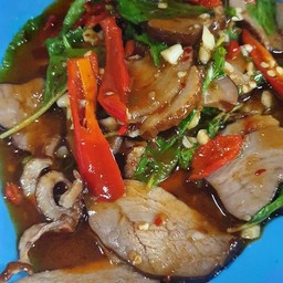 อกเป็ดรมควันผัดกระเพรา