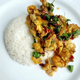 ข้าวกะเพราไข่เจียว