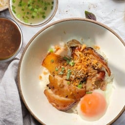 Promotion ข้าวต้มแห้งไก่อบ + ไข่ออนเซ็น 1 ฟอง