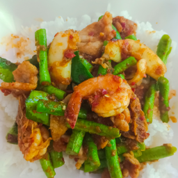 พริกแกงรวมมิตรราดข้าว