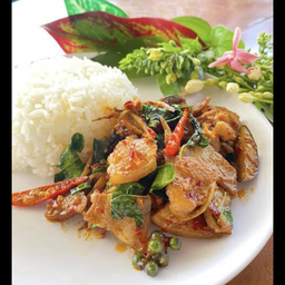 ผัดพริกหมูป่าราดข้าว