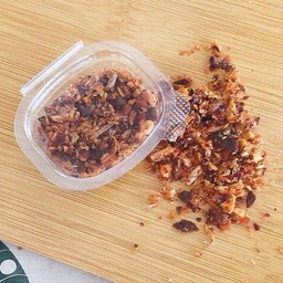 ถั่วเน่าแผ่นทรงเครื่อง   1  ถ้วยซอส