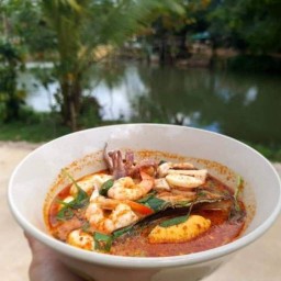 พลอยใสก๋วยเตี๋ยวต้มยำทะเล&อาหารตามสั่ง