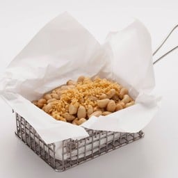 ถั่วลิสงทอดกระเทียม