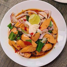 ยำไส้กรอกไก่