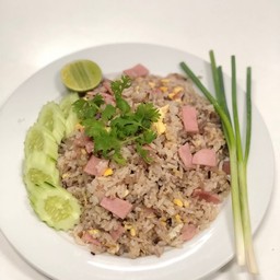 ข้าวผัดแฮม ไส้กรอก
