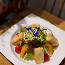 Kinugoshi Salad สลัดเต้าหู้คินุ