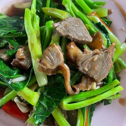 ผัดคะน้า เนื้อตุ๋น ราดข้าว