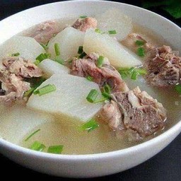 萝卜排骨汤 ซุปหัวไชเท้าซี่โครงหมู