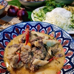 บัวลอยทรงเครื่อง ขนมจีนน้ำยาใต้แม่วรรณา