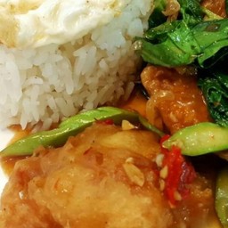 ข้าว - คะน้าไก่กรอบ (ไข่ดาว)