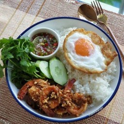 ข้าวกุ้งทอดกระเทียม